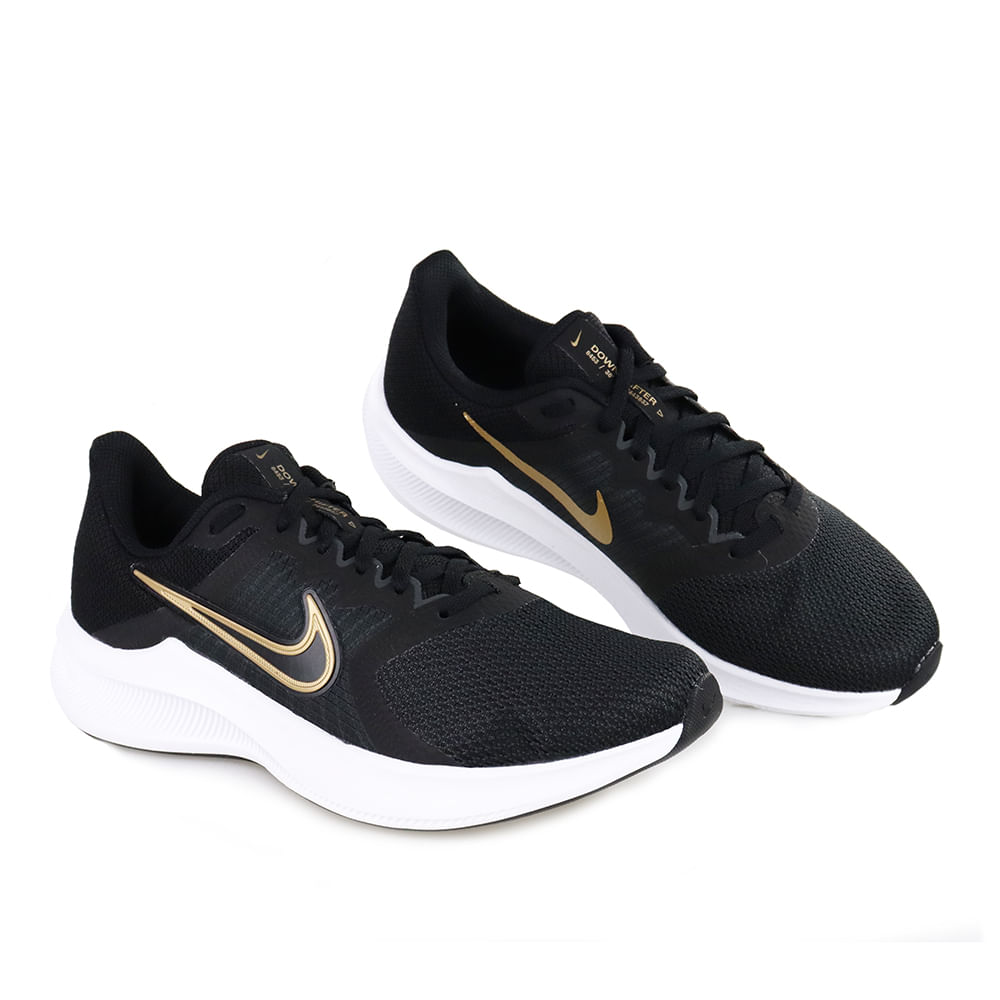 Nike star runner black best sale and gold