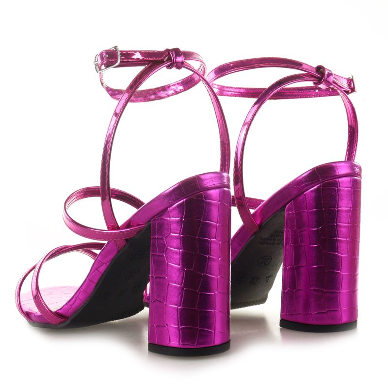 Flip Flop Preto Matelassê Spikes - Santa Lolla